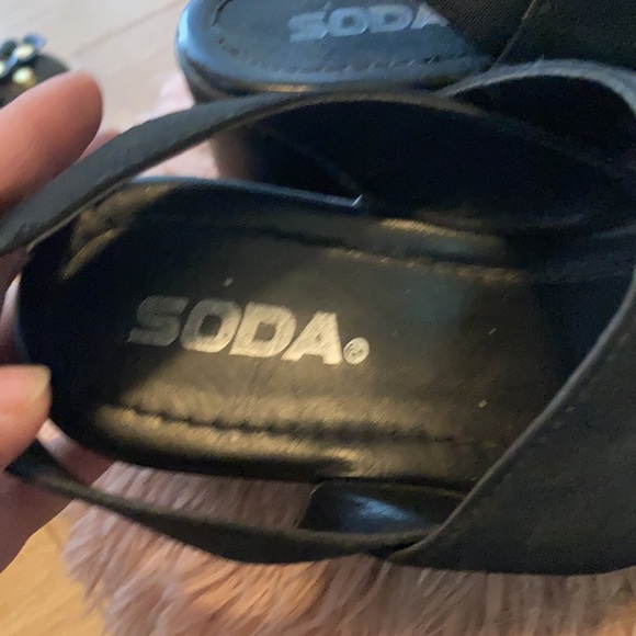 Platform sandals - Picture 2 of 3